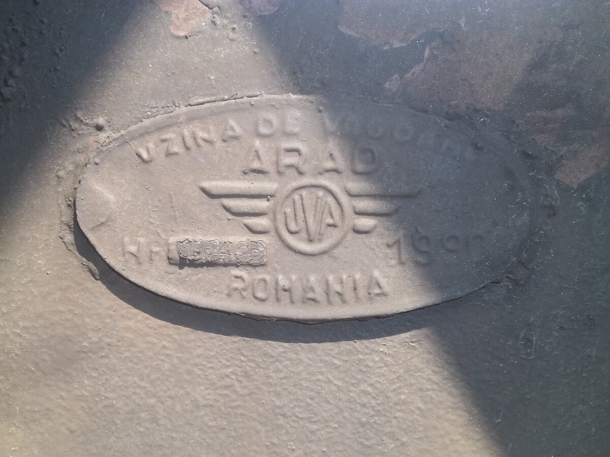 Варианты заводских табличек вагонов 19-752