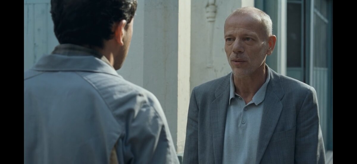 Далеко по соседству (2010). Германия, Франция, Люксембург, Бельгия. Драма, комедия, фэнтези. В ролях: Паскаль Греггори, Александра Мария Лара, Жонатан Заккаи.