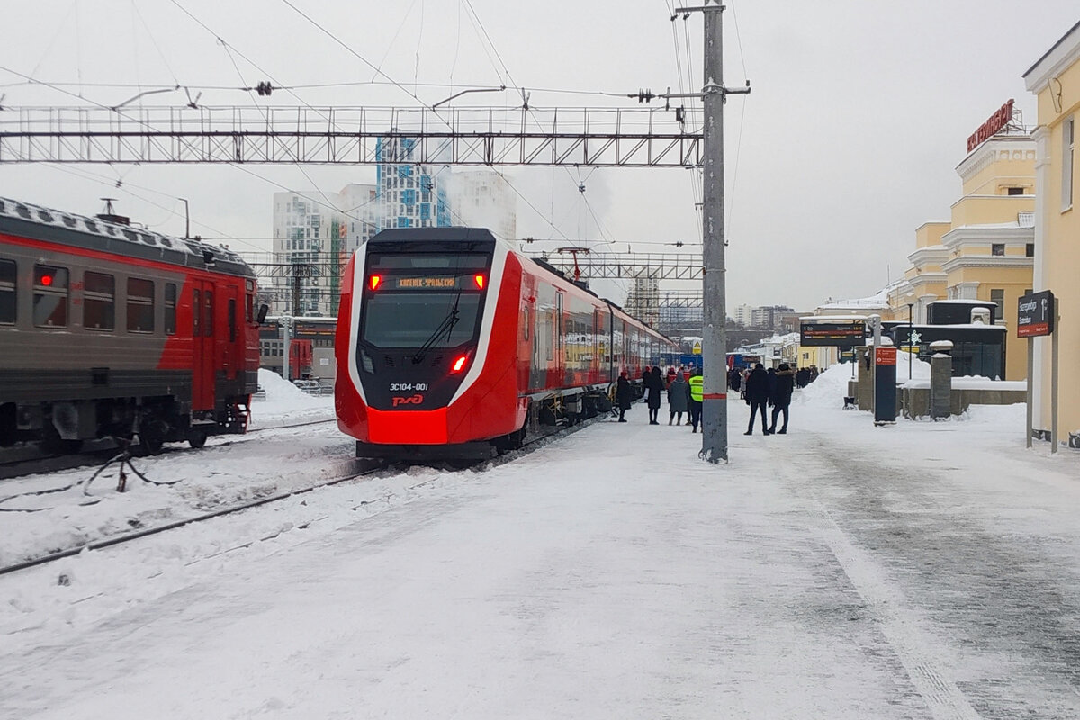 Электричка не довезла людей до екатеринбургского вокзала.  Фото: ФедералПресс / Александр Калинин