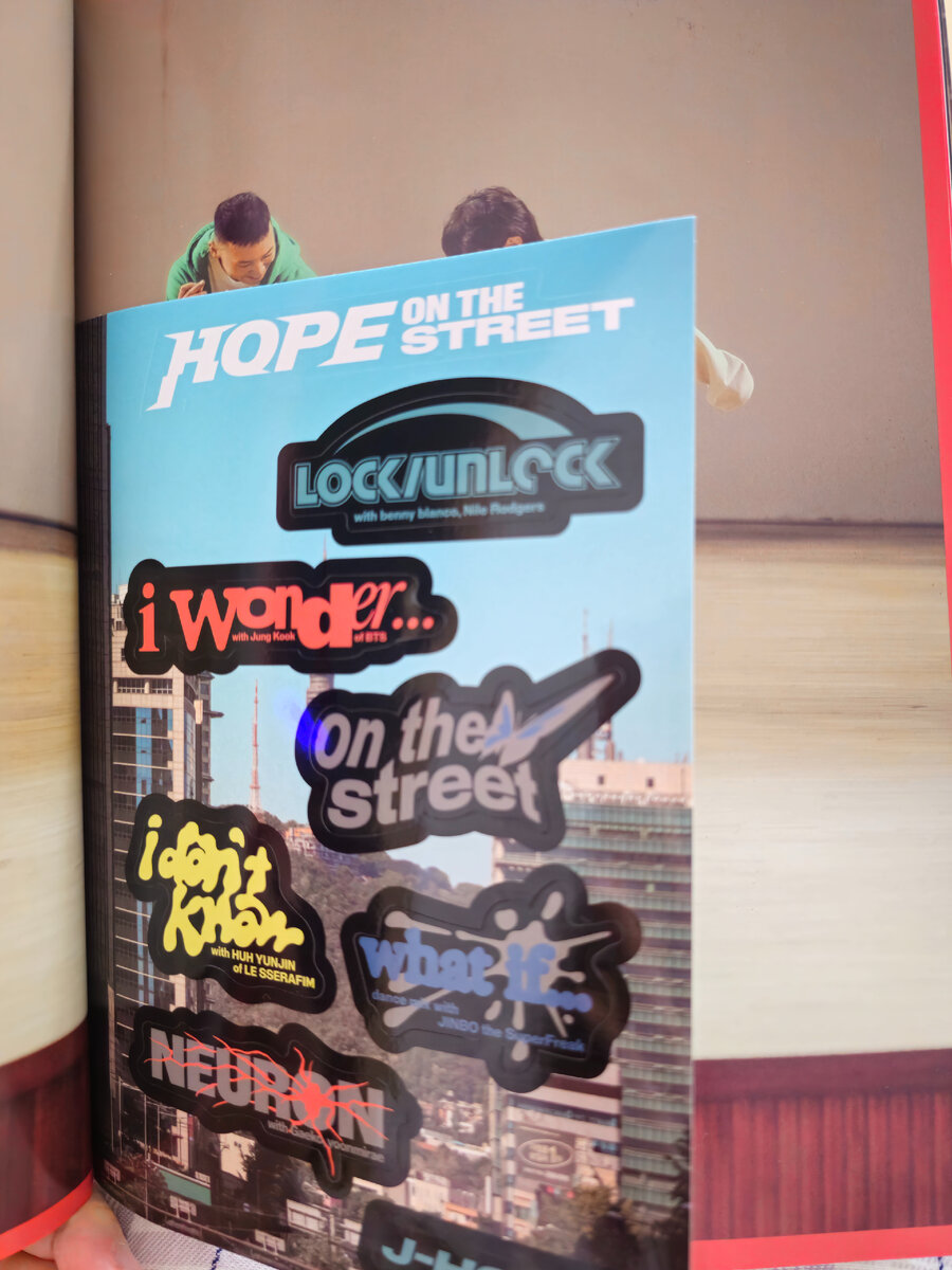 Распаковка альбома HOPE ON THE STREET VOL.1 и визит в “HOPE ON THE STREET”  POP-UP | Loveholic.kr | Дзен