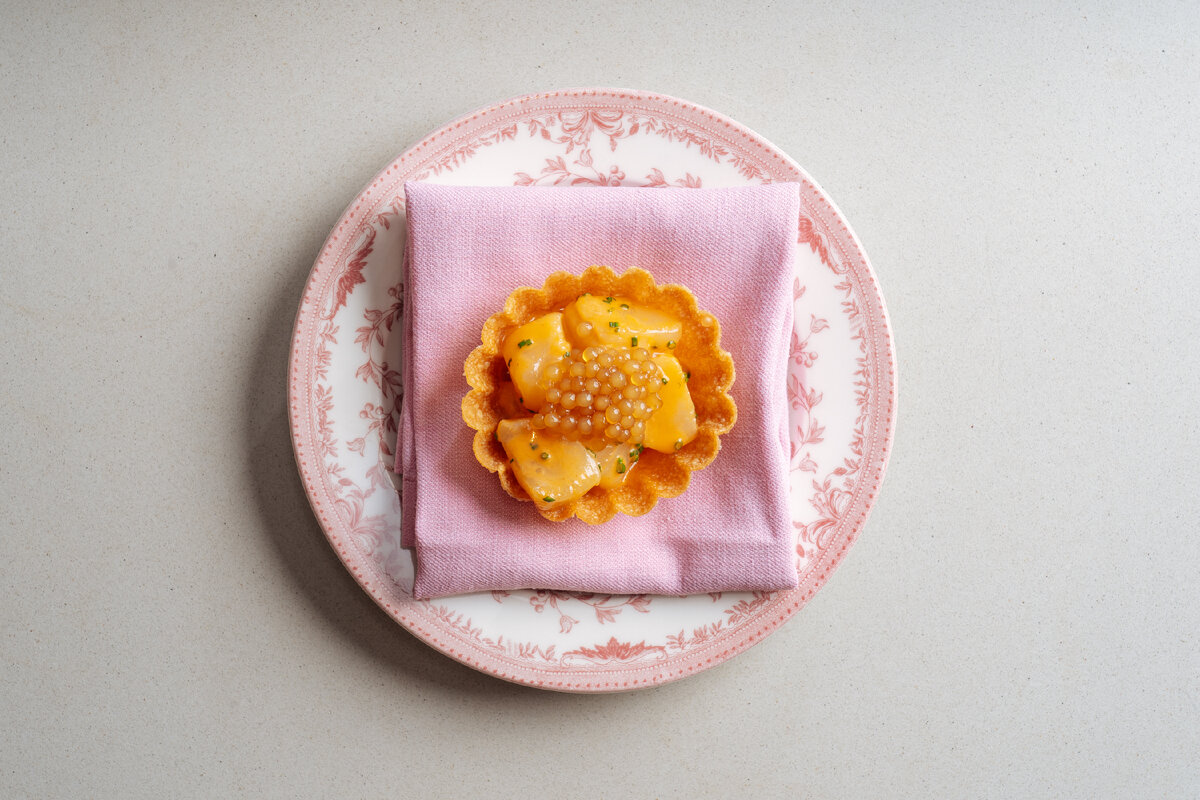 Дальневосточный гребешок с соусом ромеско и маринованной тапиокой 