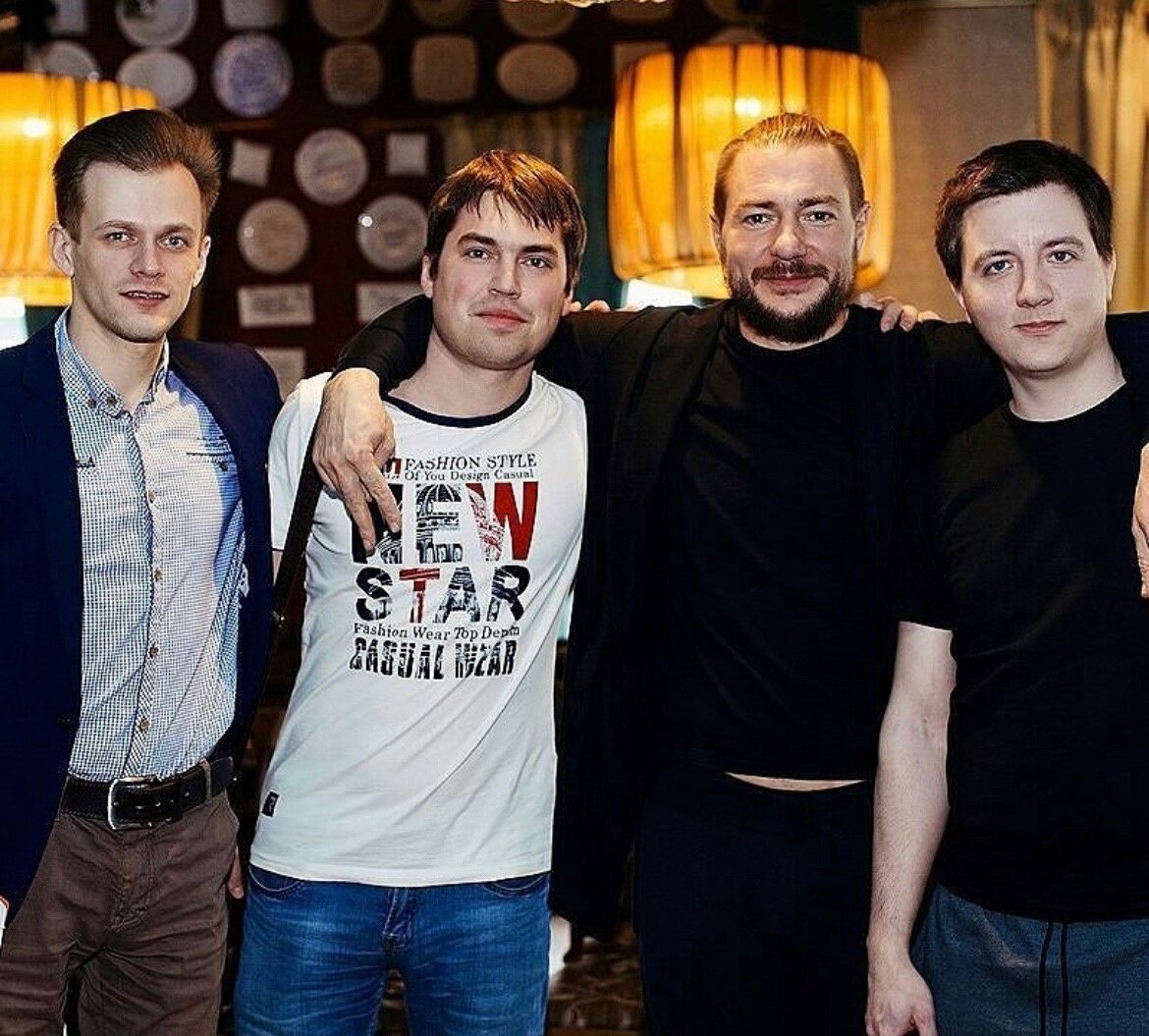Я слева на фото