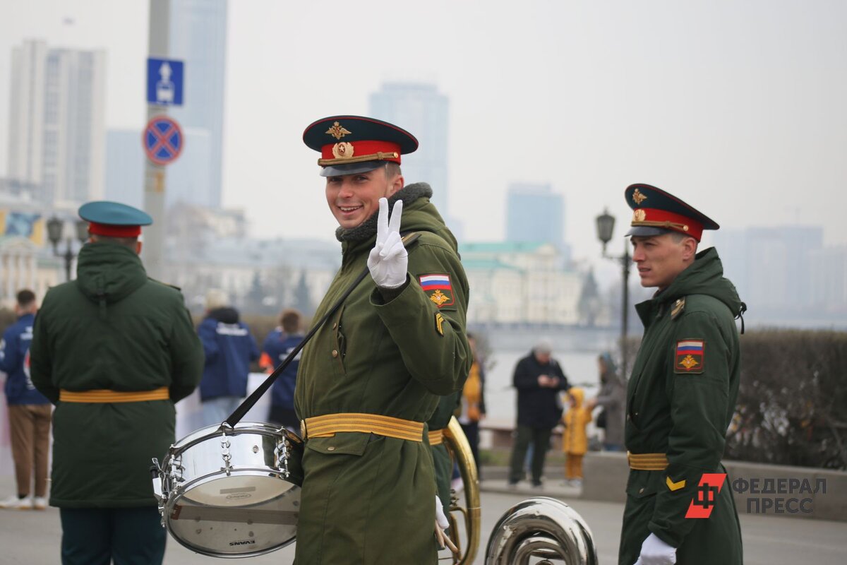 Повышение военнослужащим в 2024 с 1 октября. Репетиция парада Калининград. Парад Победы в Калининграде 2023. Контрактники. Парад 9 мая Калининград.
