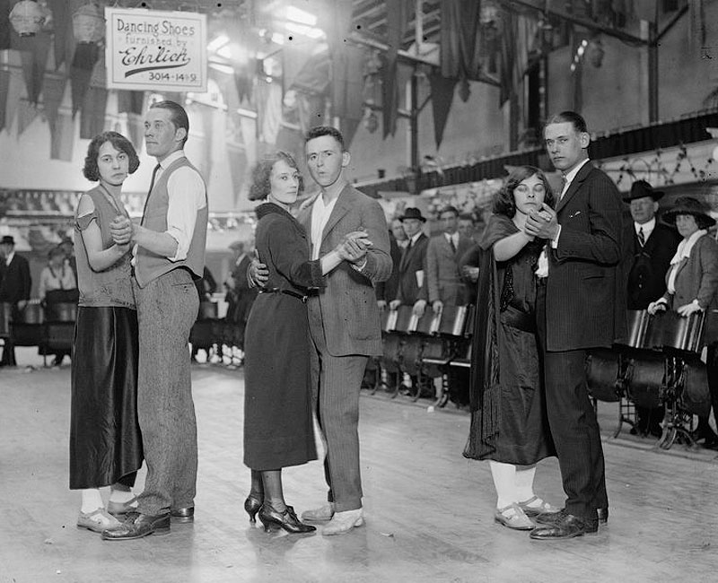 Танцы до упаду для веселья публики - безумное порождение эпохи нищеты и отчаяния в США, что пришла в годы Великой депрессии в 1930 годах.-2