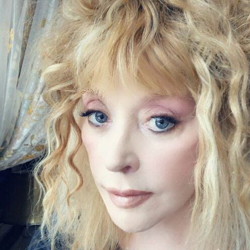     Алла Пугачева призвала не сдаваться и выпустила новую песню