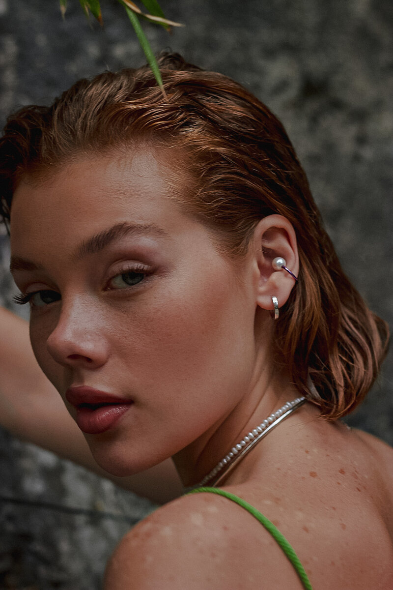 Серебряная серьга-кафф "Pearl drop" purple