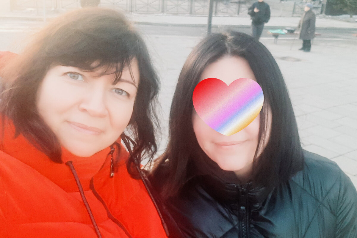 Лицо Лины скрыла, потому что госслужба, в которой работает Лина, все проверяет. Не хочу проблем для нее.