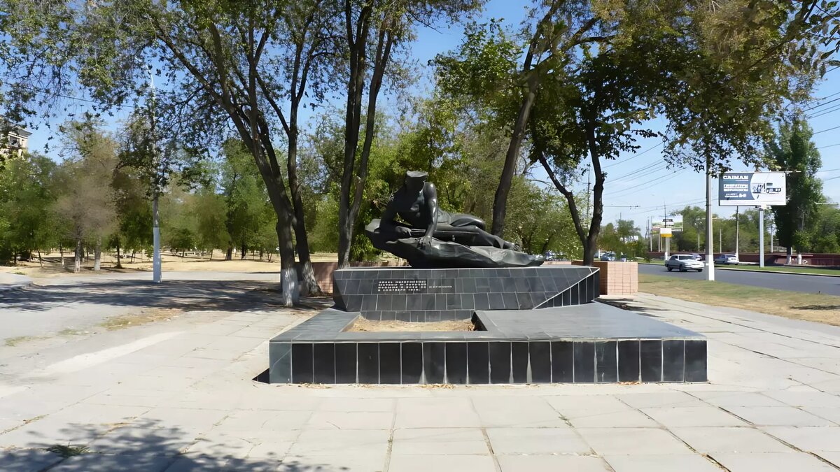     Внешний вид отремонтированного памятника морякам в Волгограде вызвал у горожан вопросы — скульптура оказалась покрыта рыжими и коричневыми пятнами. Как пояснили в мэрии, это временное явление.