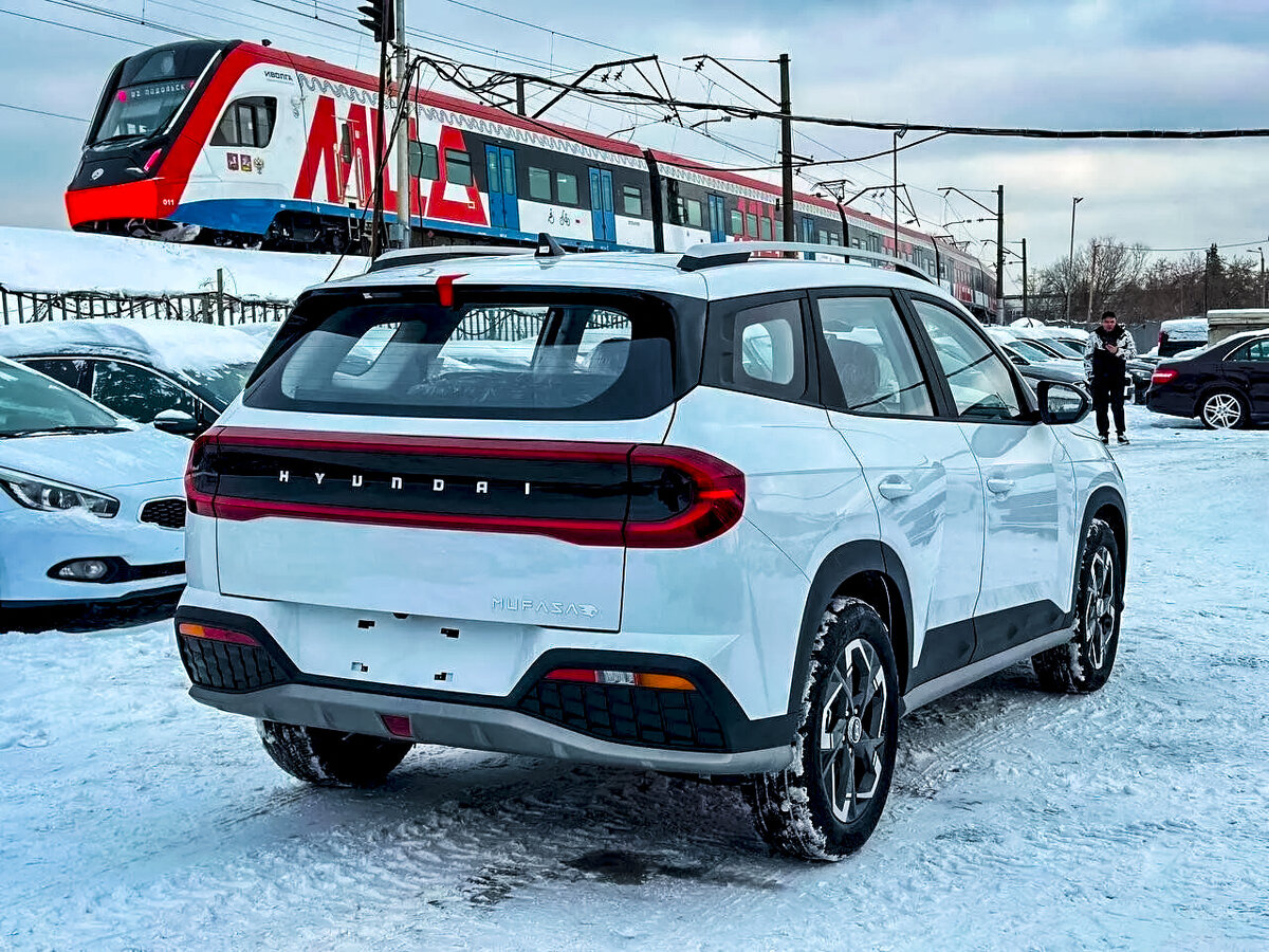 Например, клиренс такого вот "китайского корейца" - Hyundai Mufasa: 147 мм, и этот автомобиль идет только с передним приводом. Кому он нужен с такими ТТХ - большой вопрос.