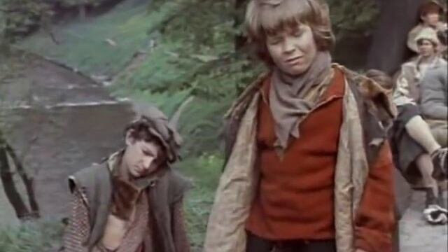 Песни у курского вокзала. У курского вокзала (к\ф кортик). У курского вокзала стою я. У курского вокзала стою я молодой. У курского вокзала текст.