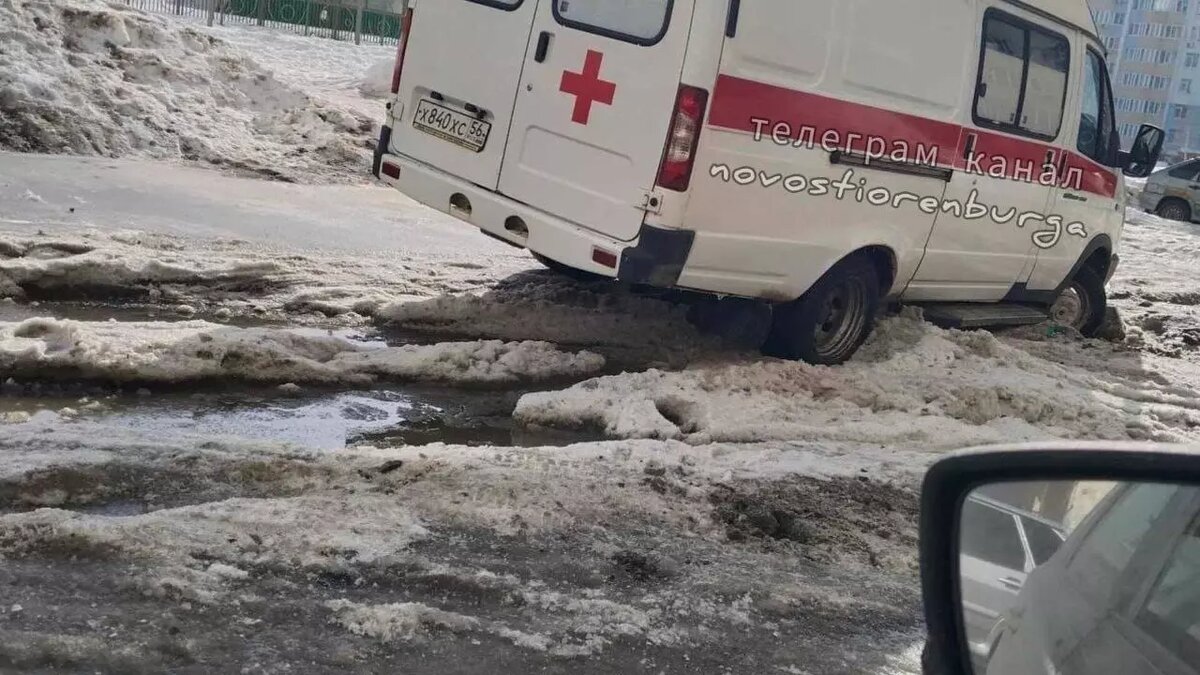 Быстро не ждите: в Оренбурге в колее застряла машина скорой помощи |  56orb.ru | Дзен