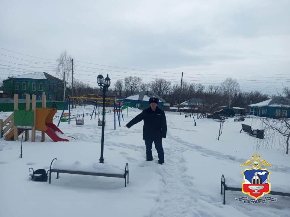    Фонари. Детская площадка. Источник: 22.мвд.рф