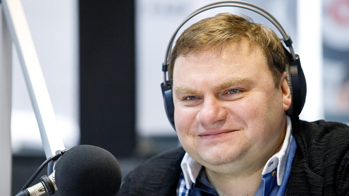 Плющев ютуб прямой эфир сегодня брекфаст. Плющев. Breakfast show Плющев.