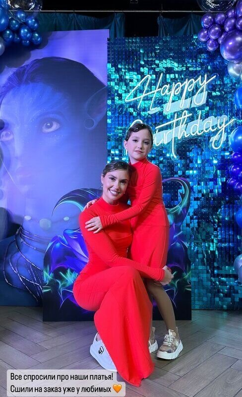 Агата Муцениеце с дочерью