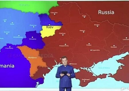    Медведев показал на карте будущие границы России, Украины, Румынии, Венгрии и Польши