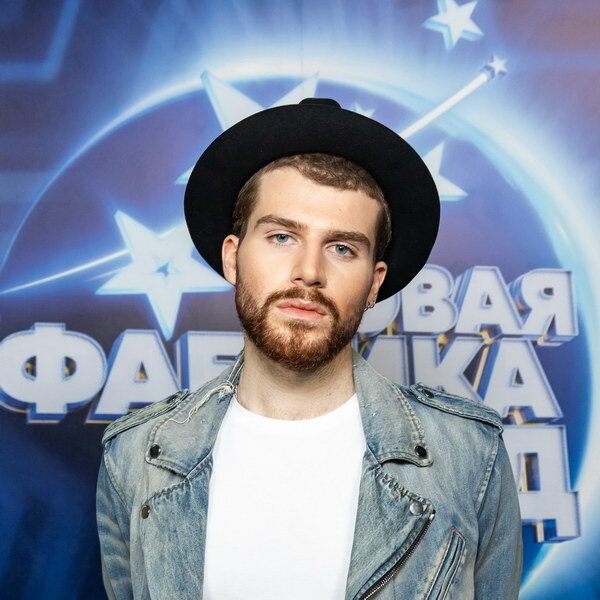     Сергей Жуков собрался побрить налысо одного из участников «Новой Фабрики звезд»