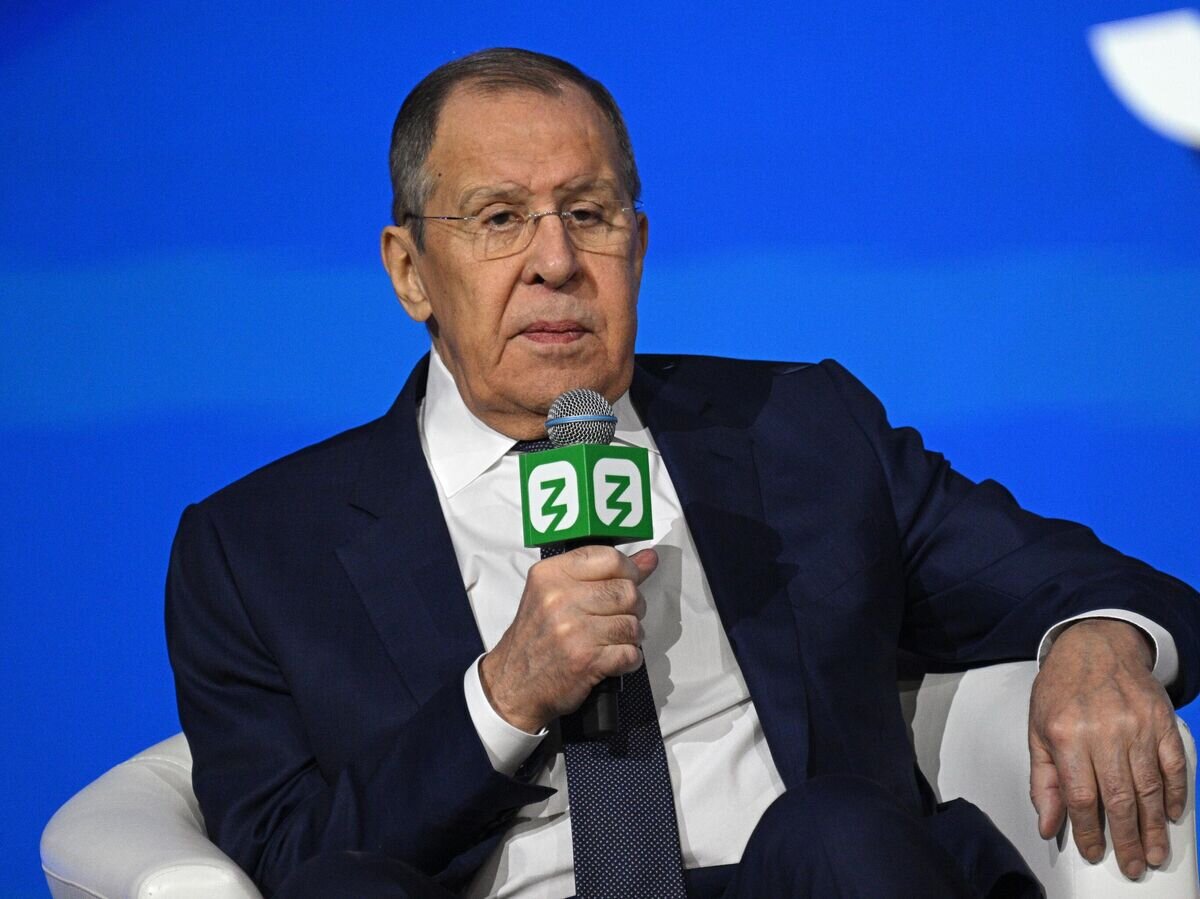    Министр иностранных дел России Сергей Лавров выступает на панельной дискуссии "Россия и её роль в формировании многополярного мира" в рамках Всемирного фестиваля молодежи© РИА Новости / Рамиль Ситдиков