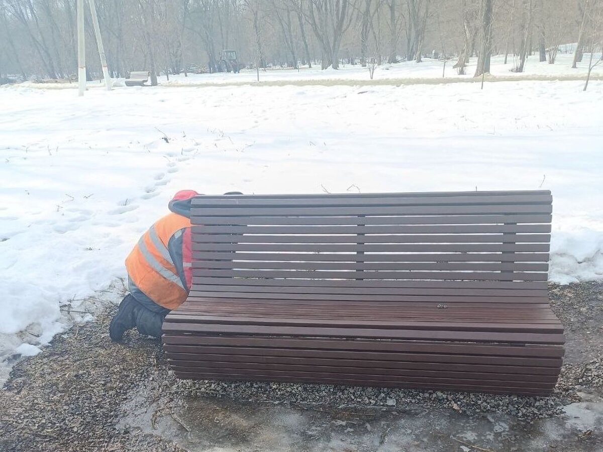    В Курске ремонтируют инвентарь в парке «Боева дача»