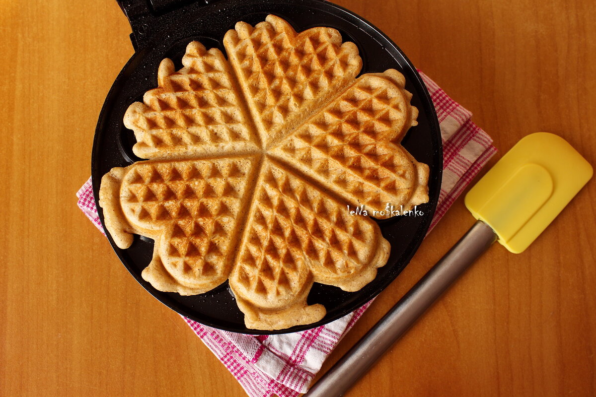 Вафли в вафельнице. Электро для венских вафель. Тесто для вафель. Венские вафли. Брюссельские вафли.