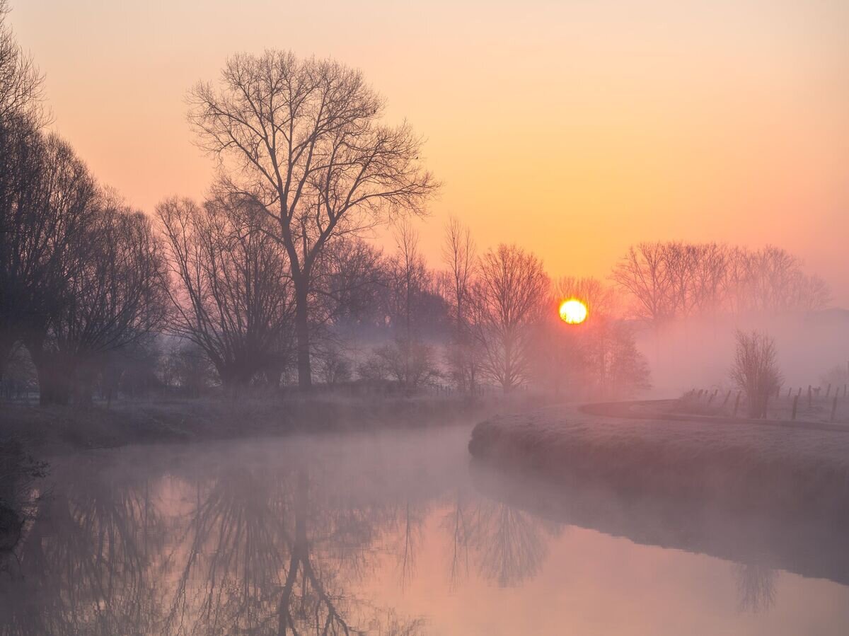    Восход солнца © iStock.com / DenBoma