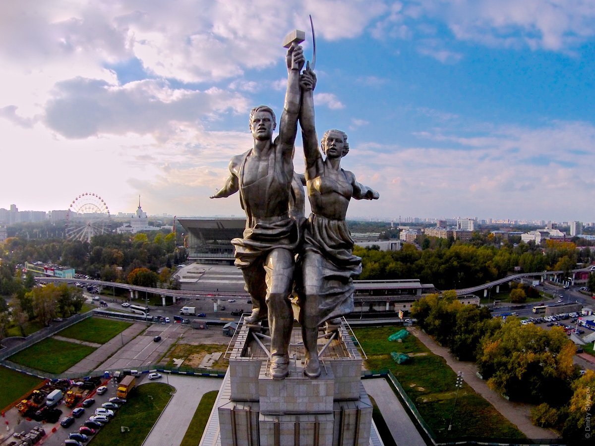 Рабочий и колхозница. Фото из открытых источников