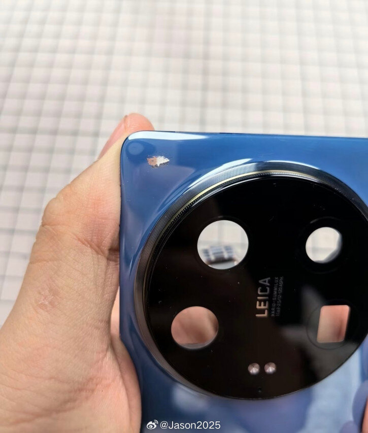 Синяя "керамика" Xiaomi 14 Ultra оказалась прозрачной с синей краской на поверхности