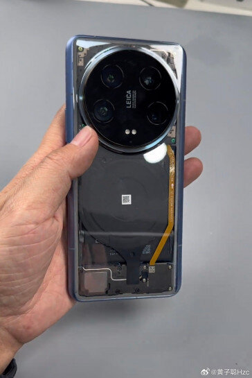 Тот же синий Xiaomi 14 Ultra, если с крышки содрать краску