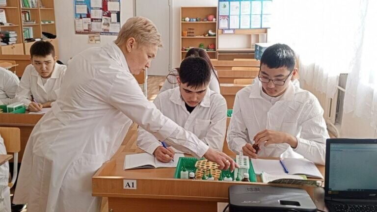    В центрах «Точка роста» в Оренбуржье прошла онлайн-неделя химии Белов Михаил Александрович