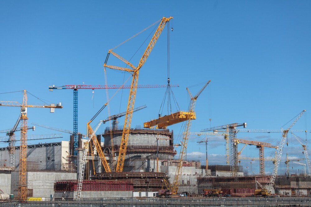 Монтаж полярного крана. Белорусская АЭС.