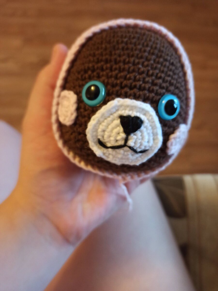 Голова от игрушки. Сейчас мишка - одна из самых любимых игрушек моих детей)Наверно чувствуют, что в ней частичка мамы)