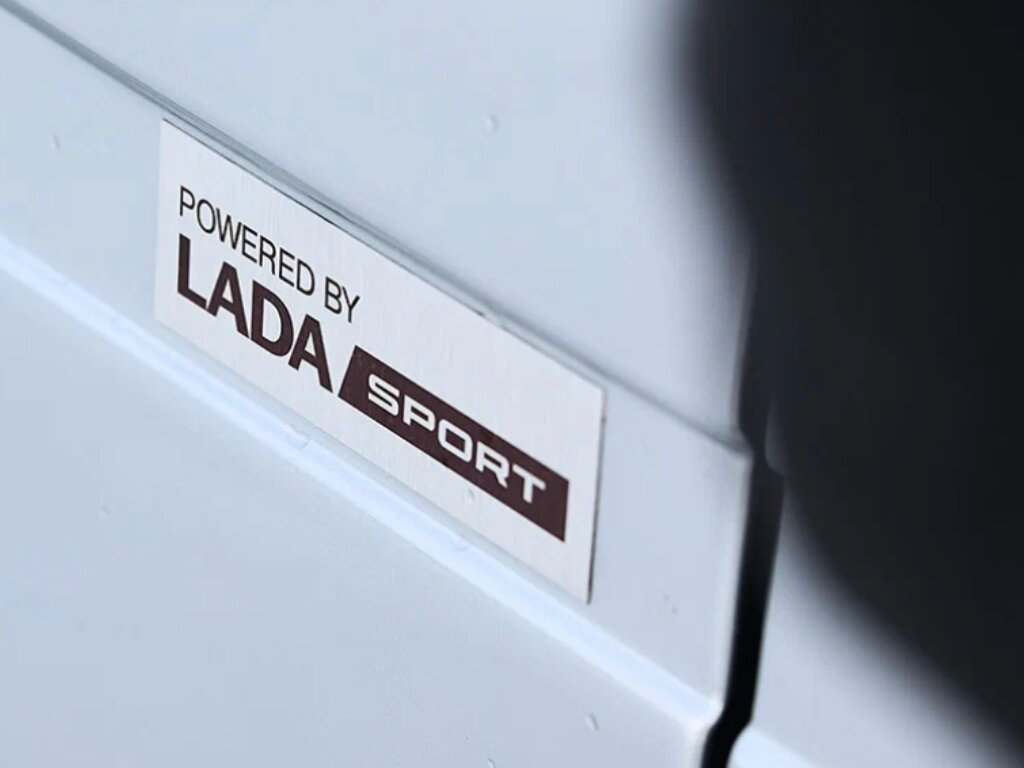Всем здравствуйте 🤝   Многие владельцы автомобилей Lada уже давно ездят без особых проблем. Инженеры очень хорошо взялись дорабатывать все ошибки, которые навесили ярлыки на нашего производителя.-2