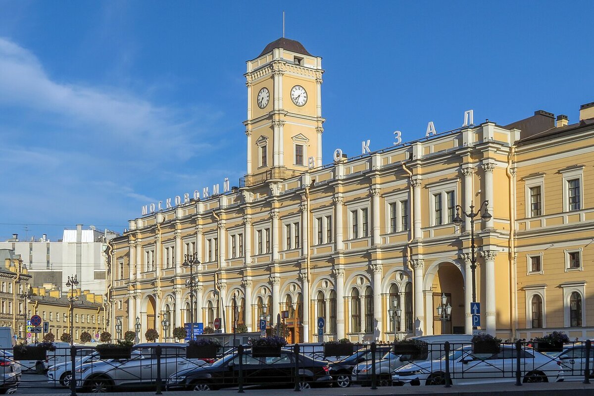 Здание Московского вокзала на площади Восстания в Петербурге /фото с сайта Википедия/