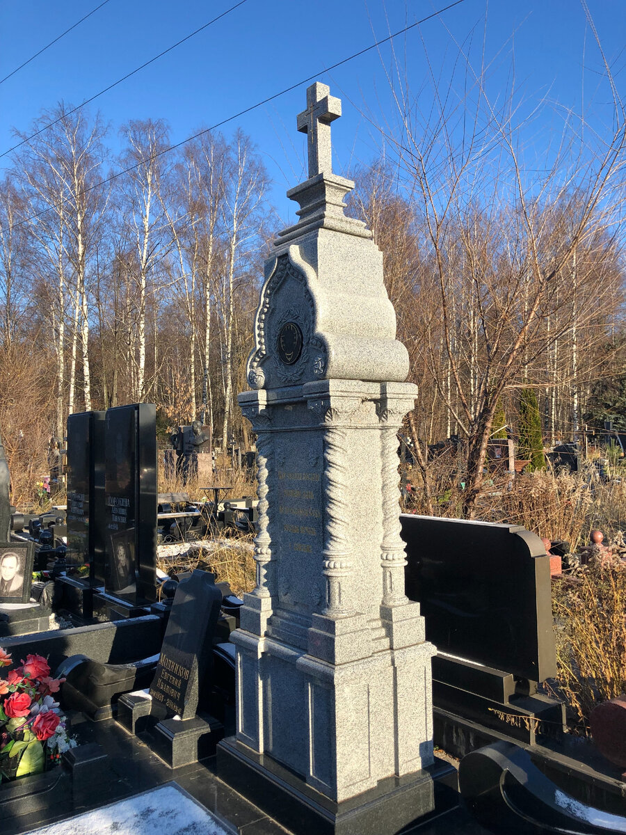 При захоронении гробом памятник придется демонтировать