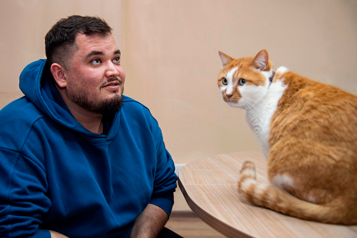 Доктор Решат забегал в гости.