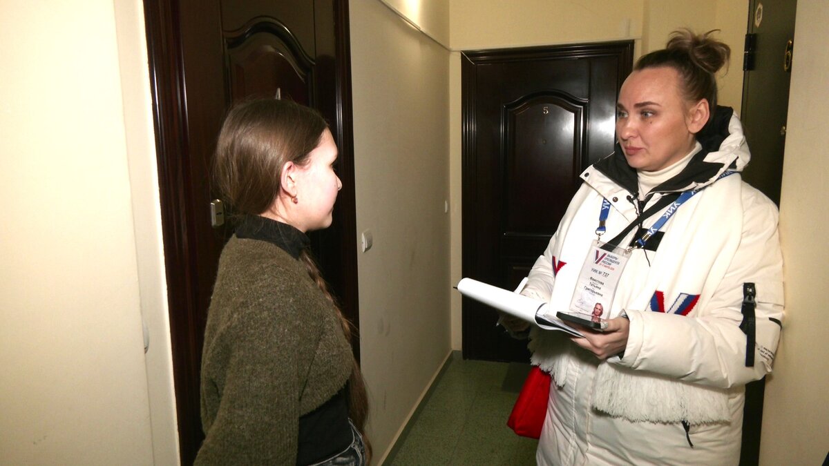    Члены УИК посещают дома югорчан