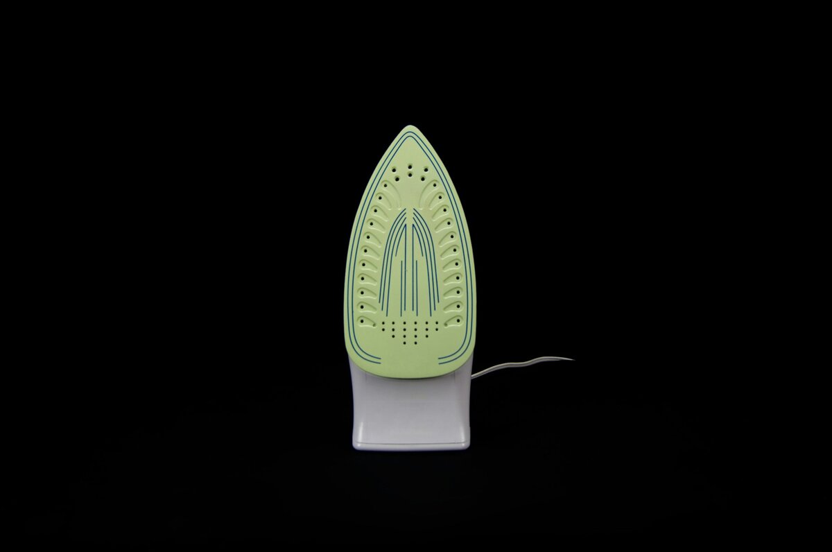    Заламинировать бумагу утюгом проще простого, нужно лишь приобрести специальную пленкуUnsplash