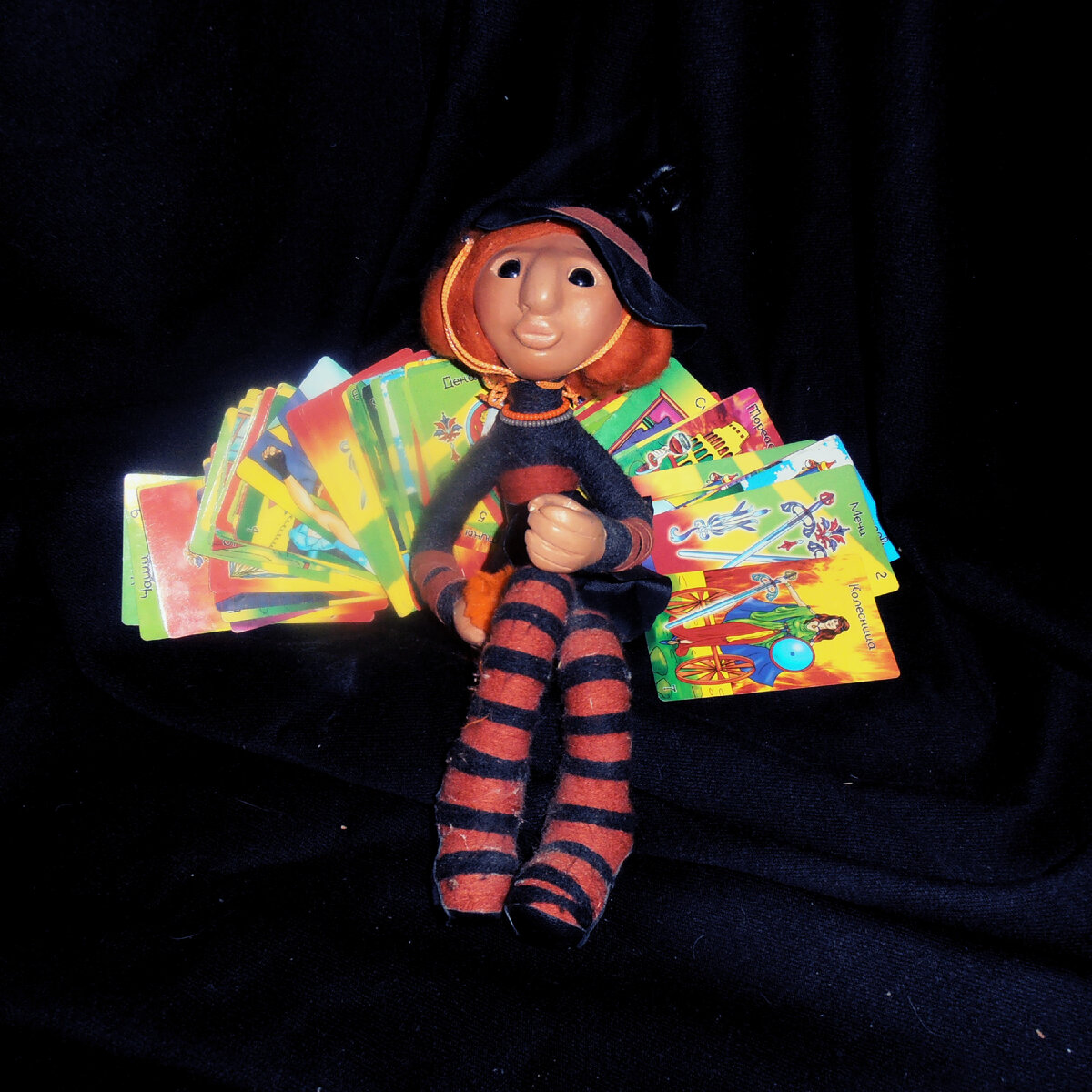 Эли с колодой карт. Это Вам вместо меня)