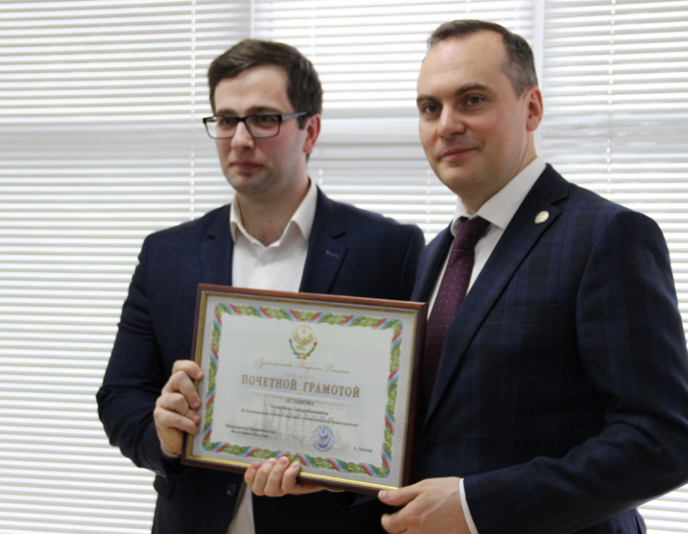 На фото (слева): Тагирбек Гайдарбекович Асланов.  