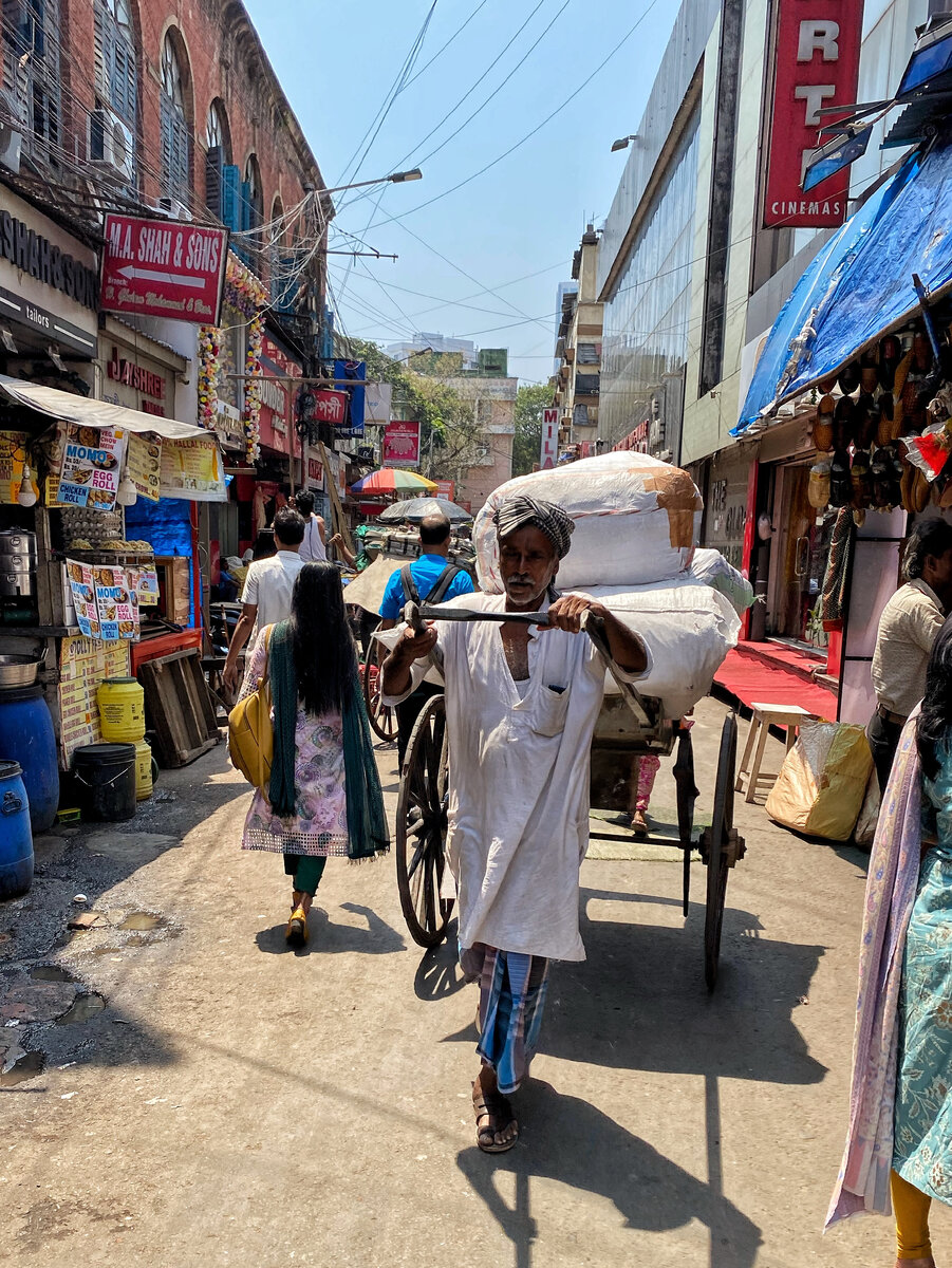 Из Бангладеш мы отправились обратно в Индию, а точнее в её бывшую столицу Калькутту — огромный город, где больше, чем в других городах страны, видно британское наследие.-2-2