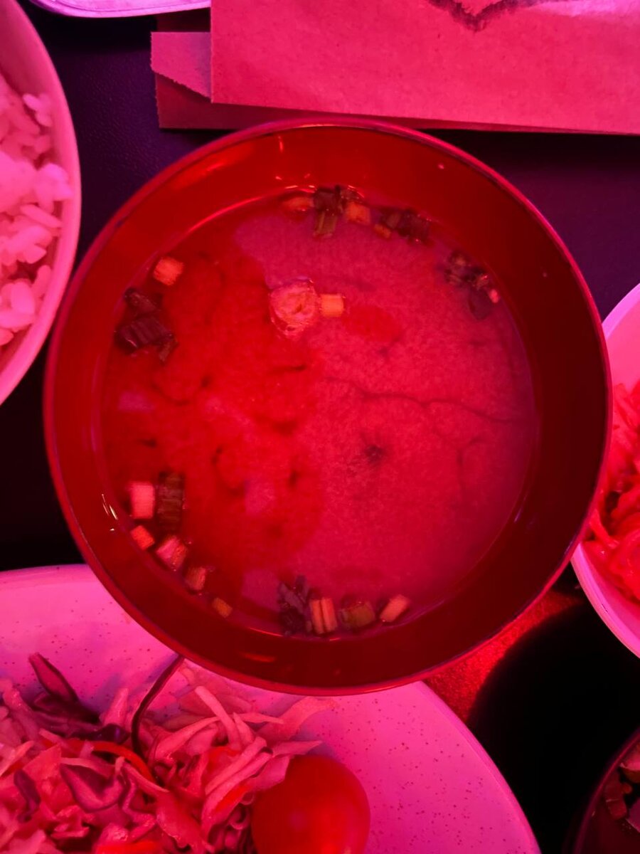 Мисо суп (пустоват, но может, из него взяли рис?)