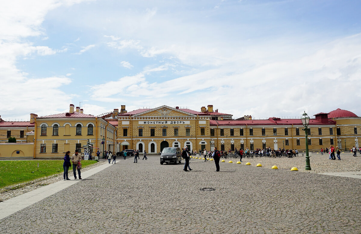 Соборная площадь Петропавловской крепости. Фото автора.