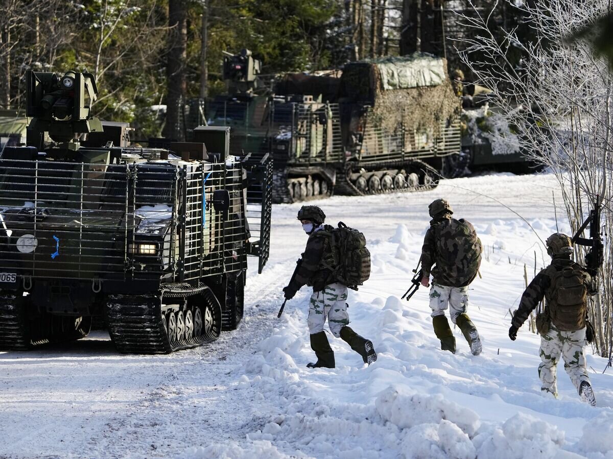    Французские военные во время учений© AP Photo / Pavel Golovkin