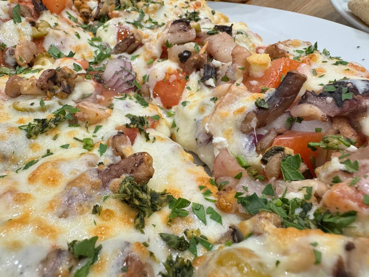 Пицца "Неаполитана" с морепродуктами (римская)