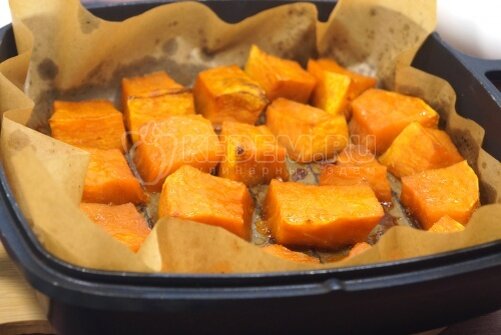 Тыква запеченная с сахаром в духовке, это нежные кусочки ароматной яркой тыквы запеченной с сахаром в духовке. Один из самых простых способов как приготовить вкусную тыкву с сахаром в духовке.
🕙 Время приготовления 30 минут