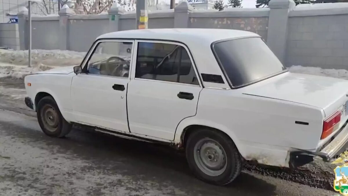     В Уфе местные жители переживают за свою безопасность на дорогах из-за дрифтующего водителя ВАЗ-2115. Его заметили в Демском районе столицы республики. Об этом пишет портал «ЮТВ».