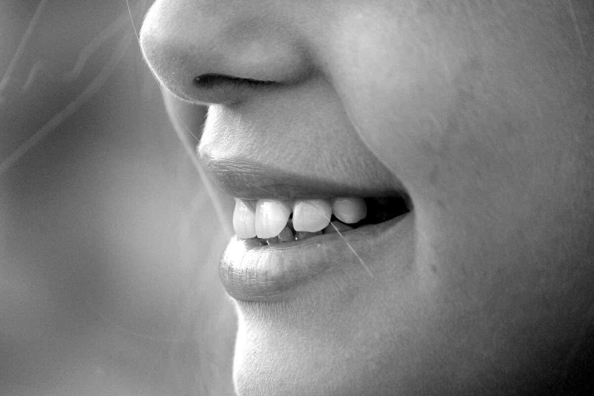 Зубы в сновидениях - один из самых распространенных символов, который может иметь множество значений. Потеря, выпадение или проблемы с зубами часто снятся многим и вызывают беспокойство.