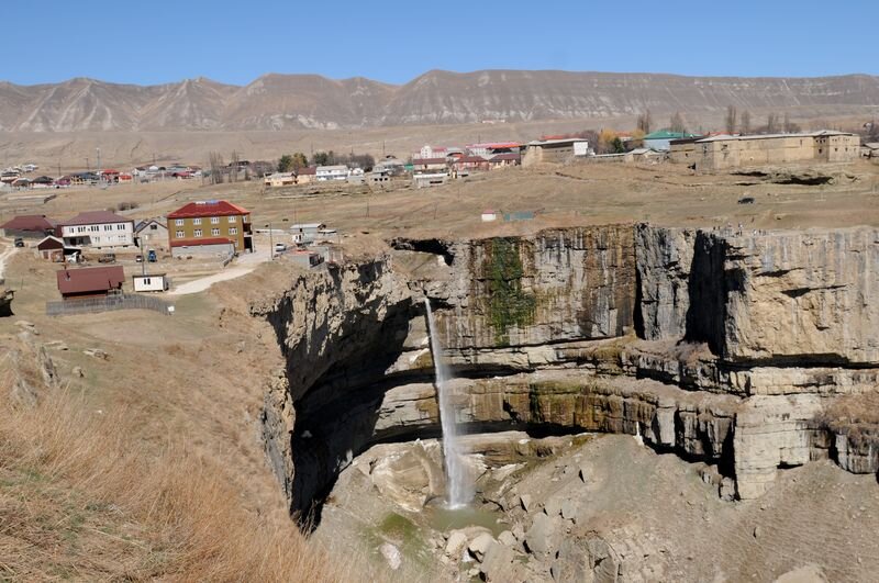 Вид на водопад Тобот со смотровой площадки