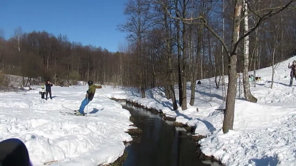 Россияне зимой. Москва сегодня. Первый снег в архангельске. Снег. Снег вид сверху.