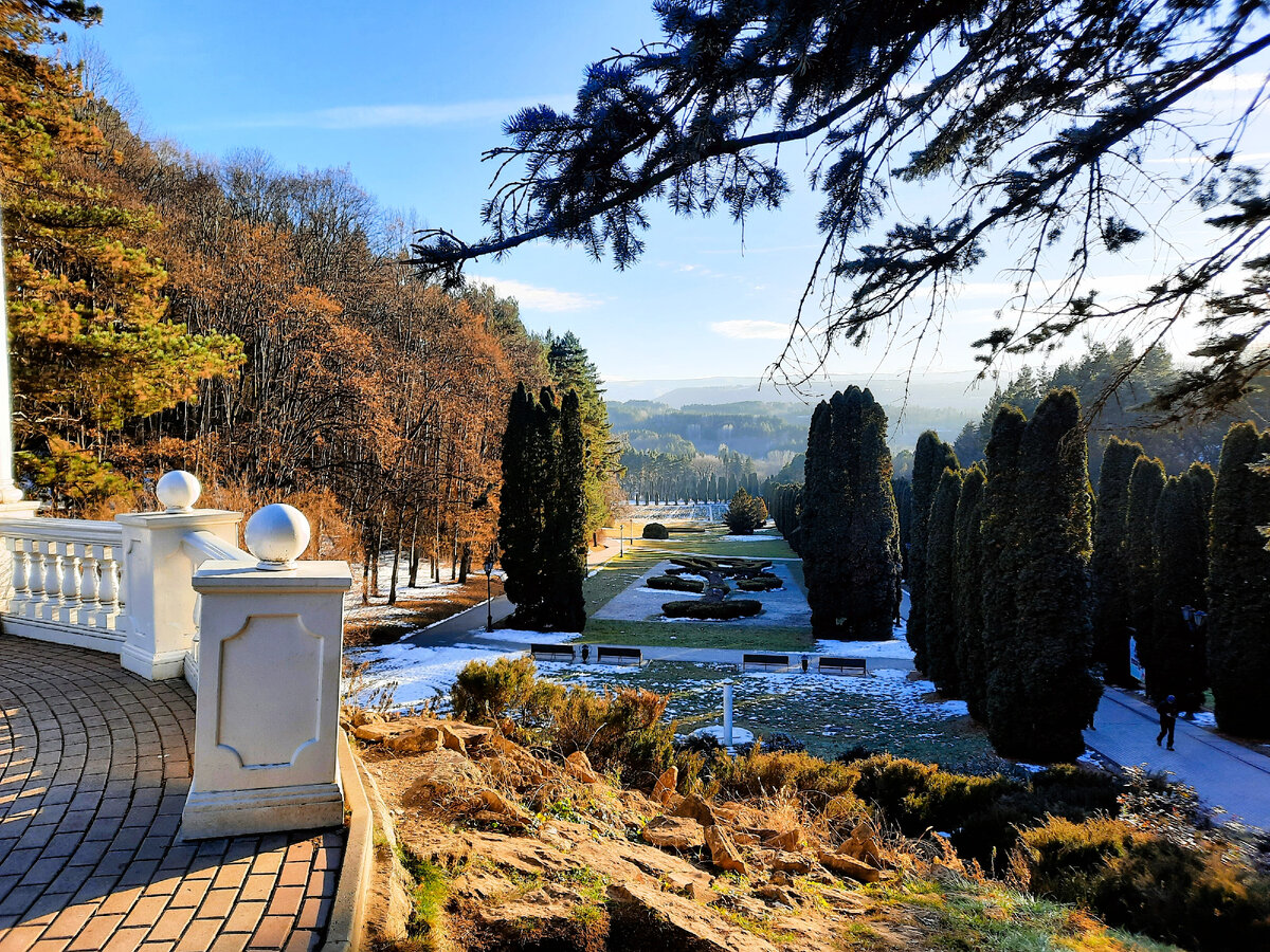 Смотри,  какая красота,  ей не возможно надышаться...
