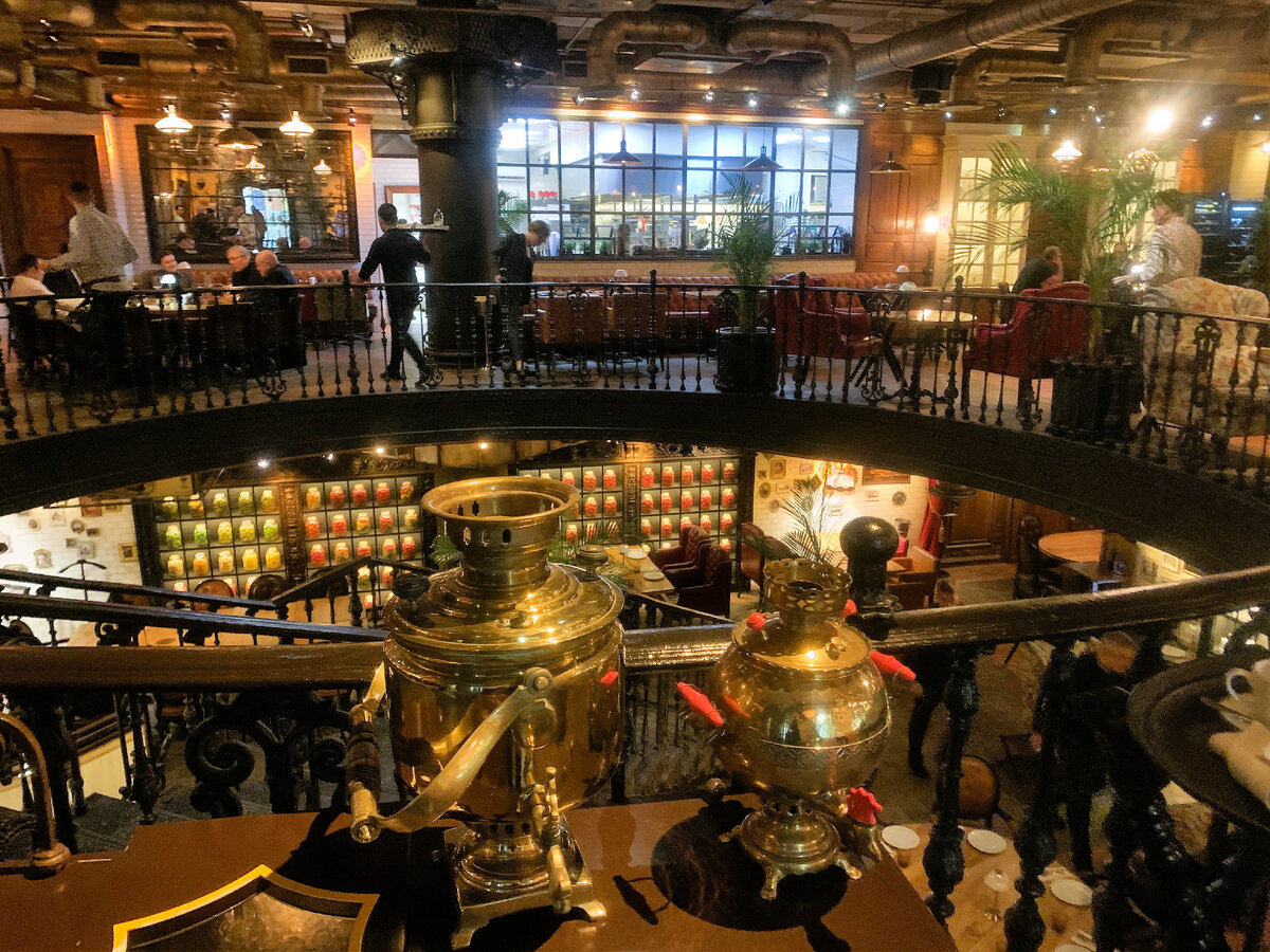 Интерьер верхнего этажа ресторана "Матрешка"